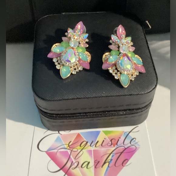 -🌸Iridescent Light Pastel Colored GoldTone Crystal Drop Post back Earrings - Picture 7 of 16